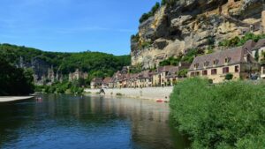 La Roque Gageac au bord de la Dordogne