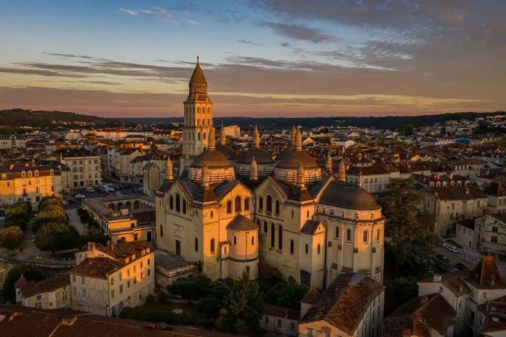 Vue panoramique de Périgueux au coucher du soleil