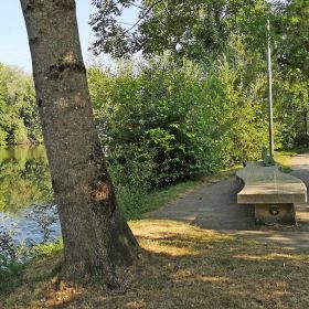 Séjour vélo Sentier ombragé en pleine nature autour de la Maison d’Aum en Dordogne