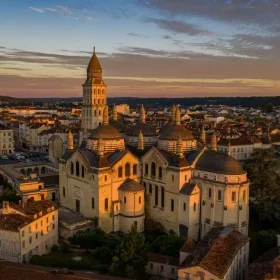 Vue panoramique de Périgueux au coucher du soleil
