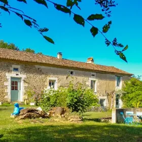 Séjour vélo Maison périgourdine entourée de verdure